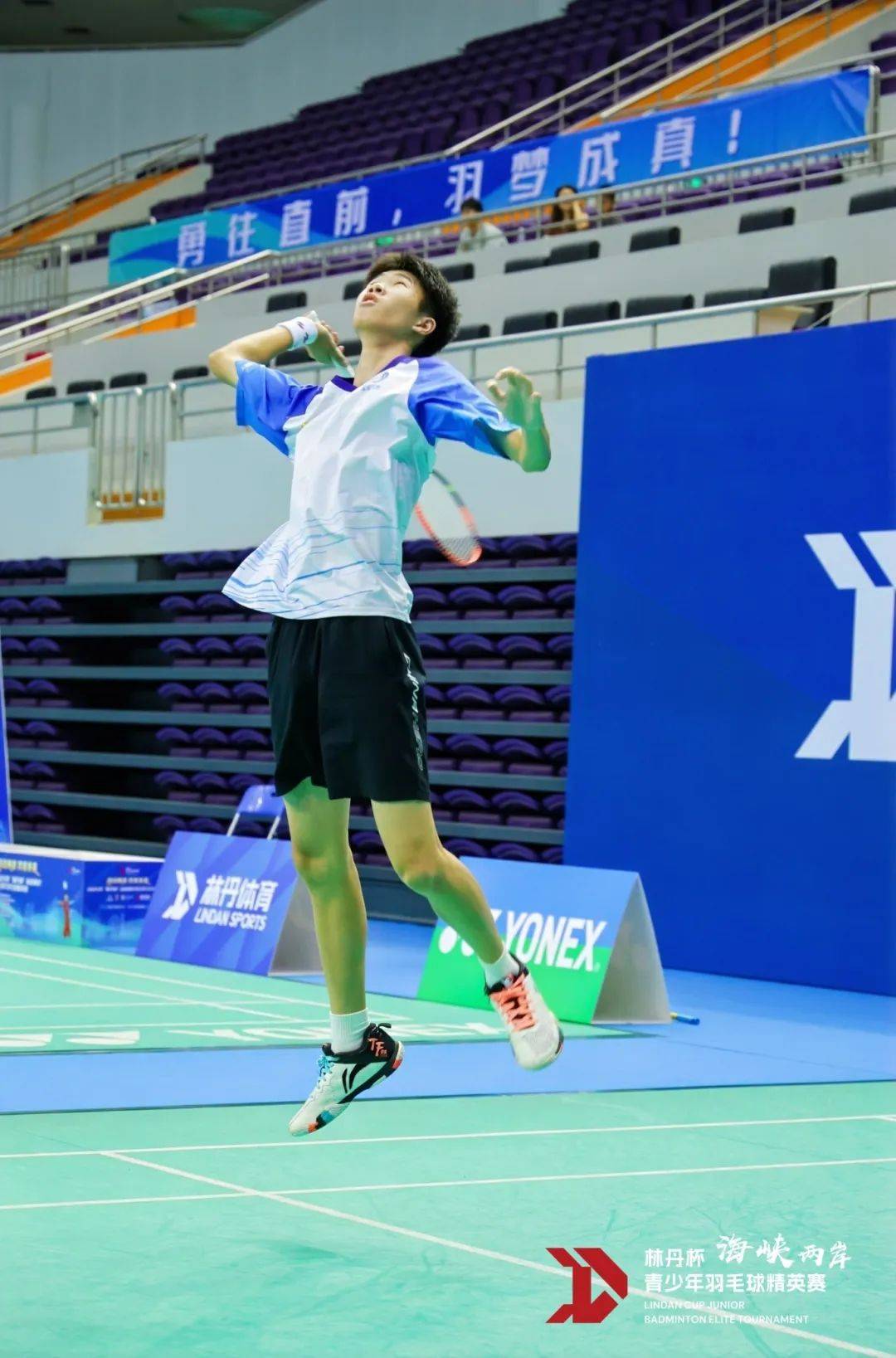 日本羽毛球队鏖战中国羽毛球队，马琳惊艳世界