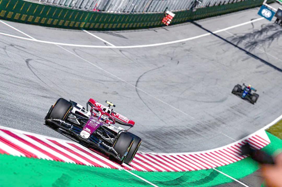 红牛车队完胜红牛二队，周冠宇统治全场