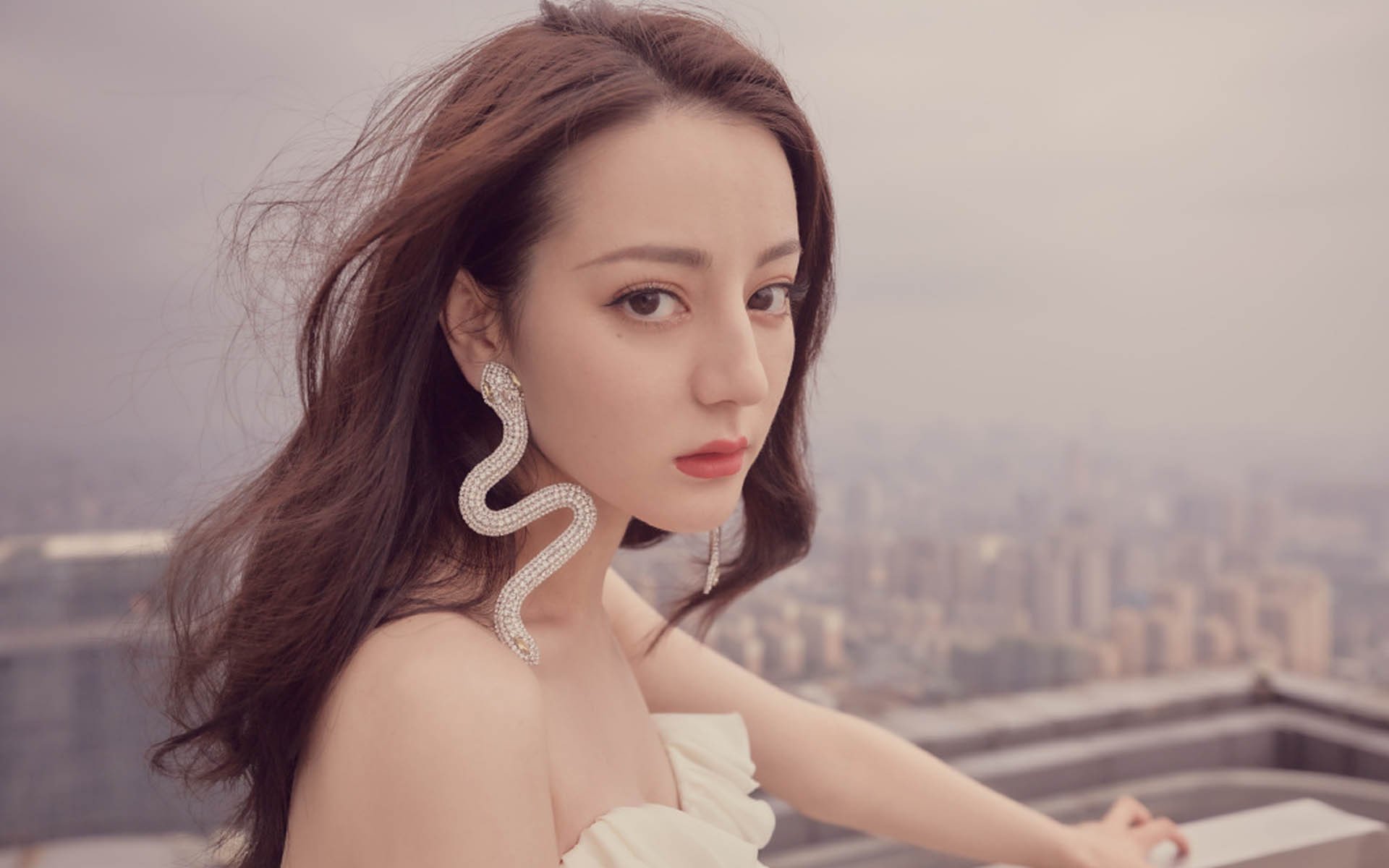 两种伟大，当法拉利鏖战哈斯，维斯塔潘的纪录在远处闪耀