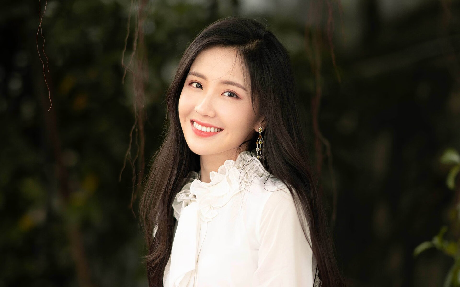 当沃洛夫语在铁厂轰鸣,一场现代性对工业圣城的强行终结